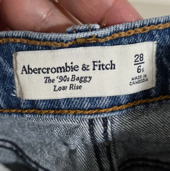 Abercrombie & Fitch The 90's Baggy Low Rise Busted Knee Women's Jeans Size 28 - Picture 13 of 14